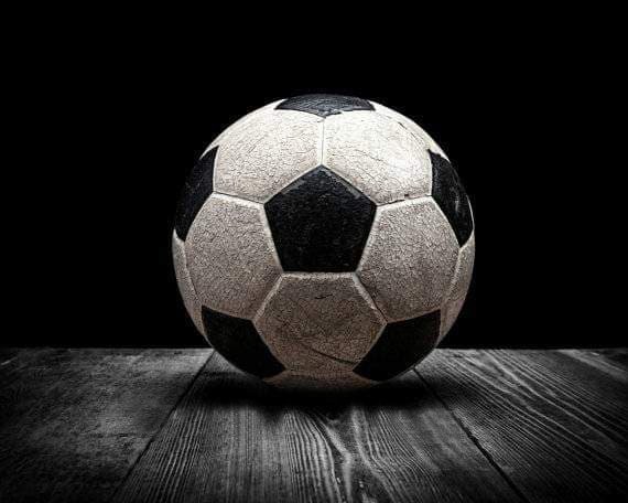 Futbolo kamuolys 12-IV