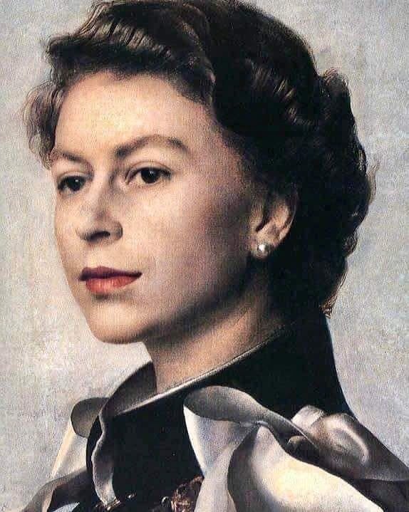 Karalienė Elžbieta II 16-IZ